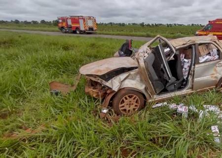 Jovem morre ao capotar carro carregado com cigarros em Santa Rita do Pardo